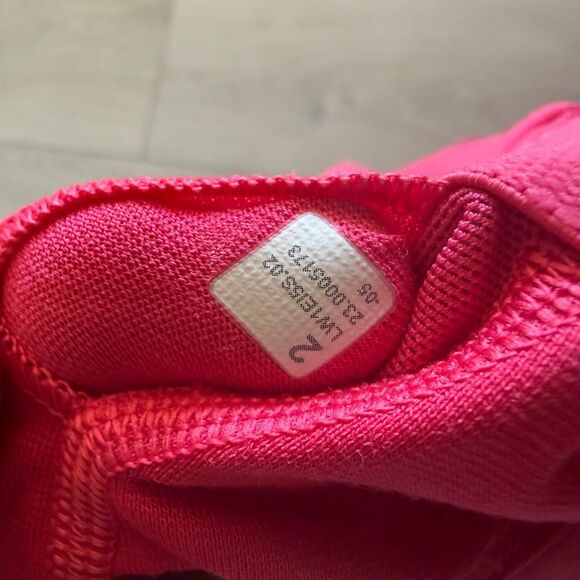 Lululemon Asymmetrical Tank Top size 2 - Picture 6 of 7